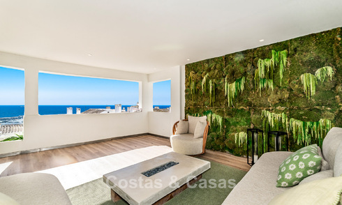 Gerenoveerd, ruim 5-slaapkamer appartement te koop in de jachthaven in Puerto Banus, Marbella 781223