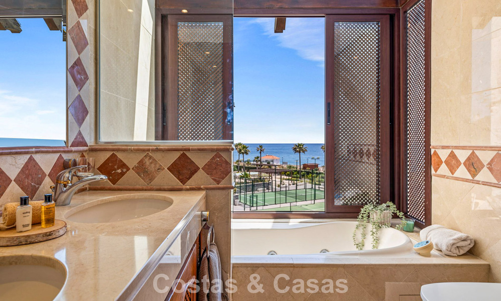Luxe penthouse te koop aan het strand op de New Golden Mile tussen Marbella en Estepona 781263