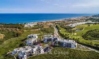 Lancering! Off-plan, moderne appartementen met zeezicht te koop in Casares Costa, Costa del Sol 788230 