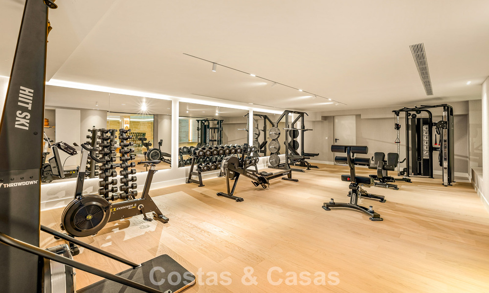 Spectaculaire luxevilla te koop in een felbegeerde urbanisatie in Nueva Andalucia, Marbella 781330