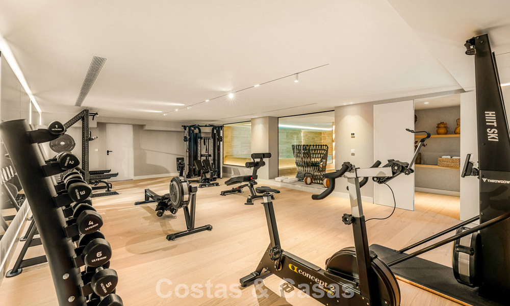 Spectaculaire luxevilla te koop in een felbegeerde urbanisatie in Nueva Andalucia, Marbella 781331