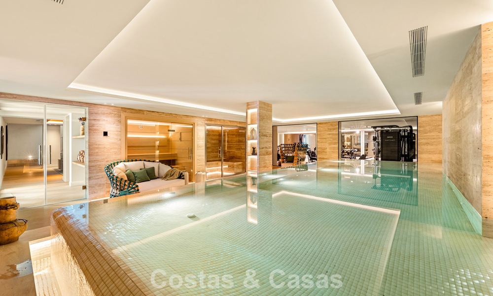 Spectaculaire luxevilla te koop in een felbegeerde urbanisatie in Nueva Andalucia, Marbella 781335