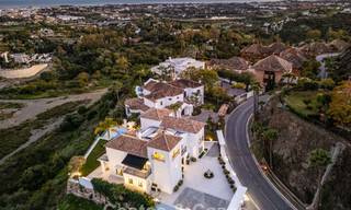 Instapklare luxevilla met eigentijdse, Spaanse architectuur en zeezicht te koop in Marbella - Benahavis 781381 