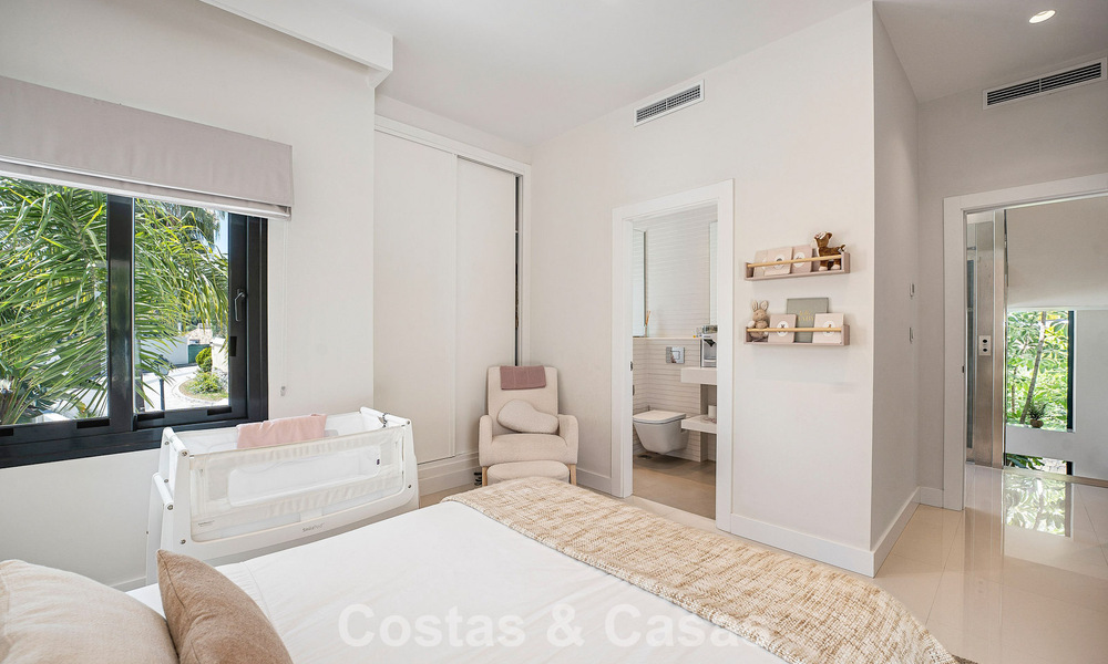 Modernistische familievilla te koop, in een geprefereerde gemeenschap in La Quinta, Marbella - Benahavis 781420
