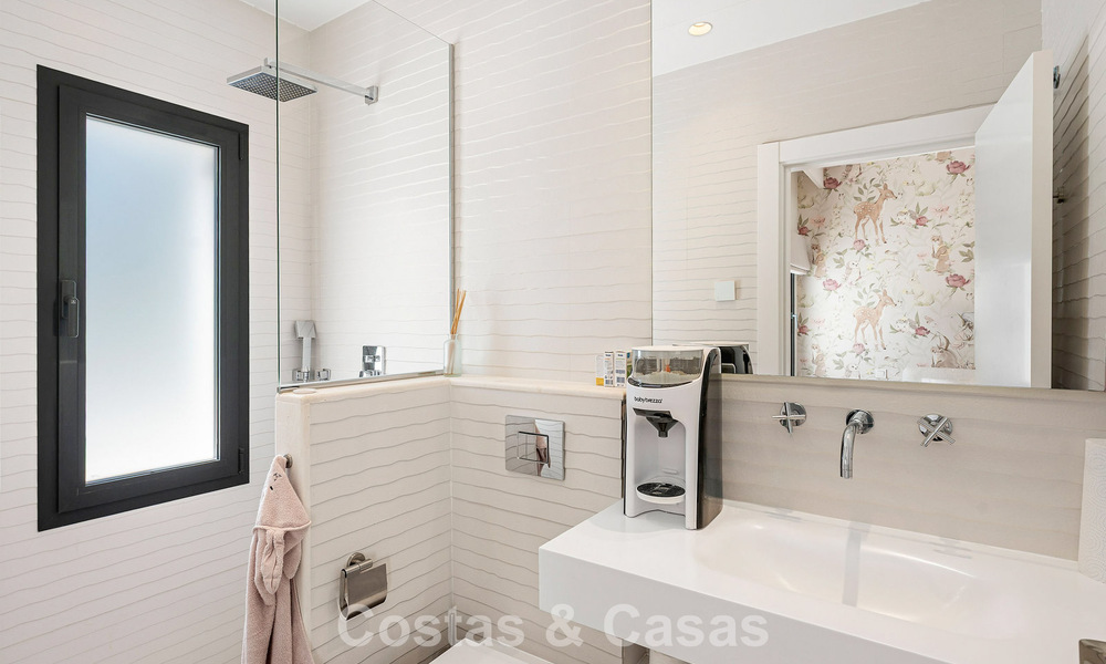 Modernistische familievilla te koop, in een geprefereerde gemeenschap in La Quinta, Marbella - Benahavis 781421