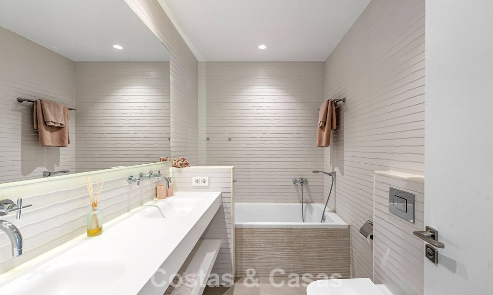 Modernistische familievilla te koop, in een geprefereerde gemeenschap in La Quinta, Marbella - Benahavis 781422