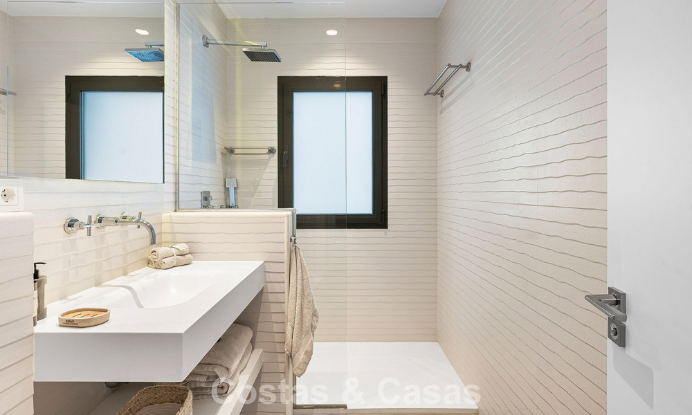 Modernistische familievilla te koop, in een geprefereerde gemeenschap in La Quinta, Marbella - Benahavis 781438