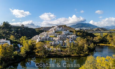 Instapklaar, modern penthouse in een complex naast een meer met panoramisch uitzicht te koop in Nueva Andalucia, Marbella 781558