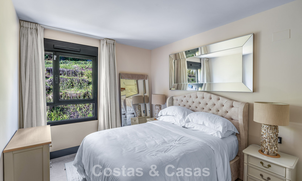Instapklaar, modern penthouse in een complex naast een meer met panoramisch uitzicht te koop in Nueva Andalucia, Marbella 781570
