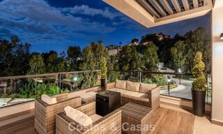 Instapklaar, modern penthouse in een complex naast een meer met panoramisch uitzicht te koop in Nueva Andalucia, Marbella 781594 