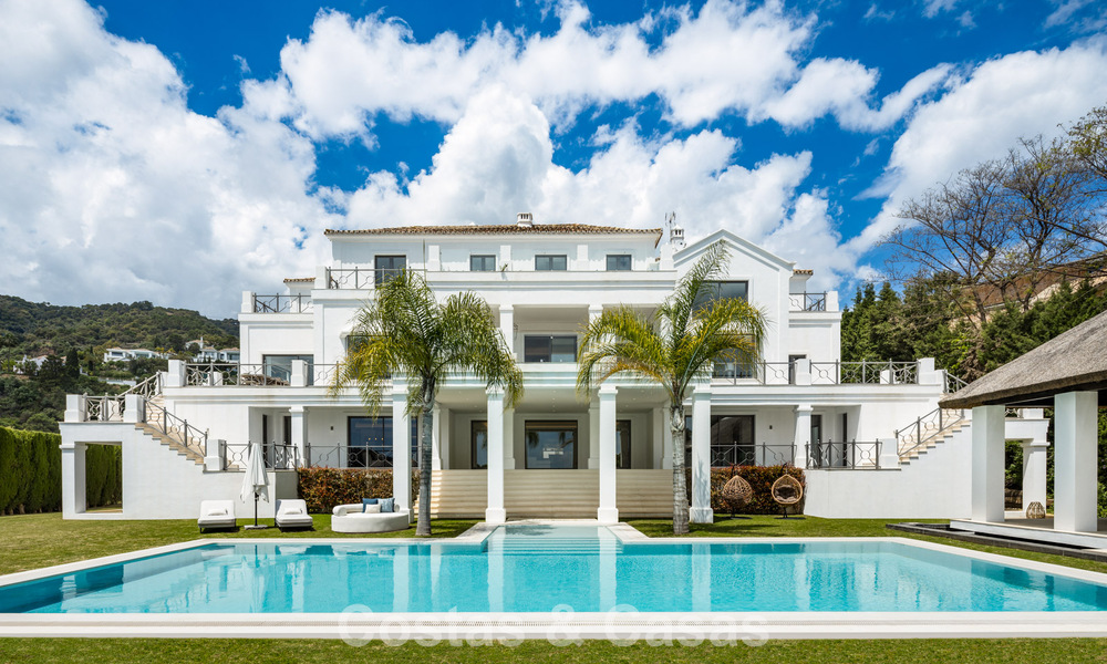 Exclusieve luxevilla met een Andalusische bouwstijl te koop in El Madroñal in Marbella - Benahavis 781622