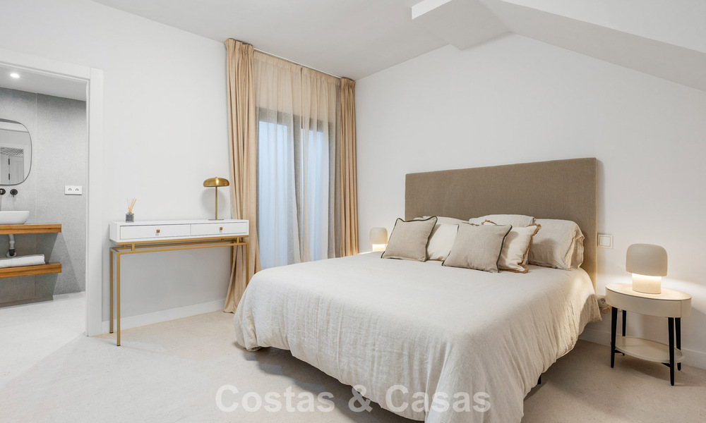 Prachtig gerenoveerd herenhuis te koop eerstelijns Aloha Golf in Nueva Andalucia, Marbella 781719