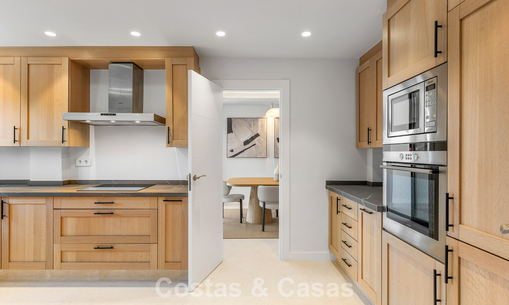 Prachtig gerenoveerd herenhuis te koop eerstelijns Aloha Golf in Nueva Andalucia, Marbella 781723