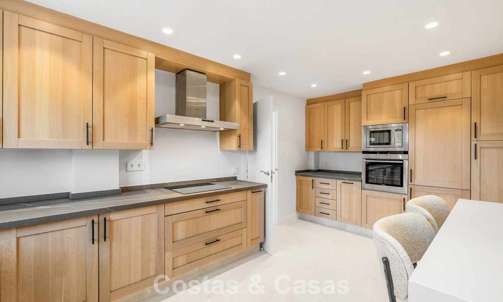 Prachtig gerenoveerd herenhuis te koop eerstelijns Aloha Golf in Nueva Andalucia, Marbella 781725