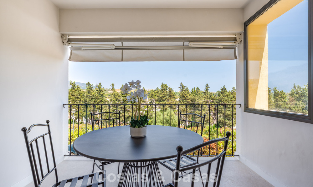 Prachtig gerenoveerd herenhuis te koop eerstelijns Aloha Golf in Nueva Andalucia, Marbella 781726