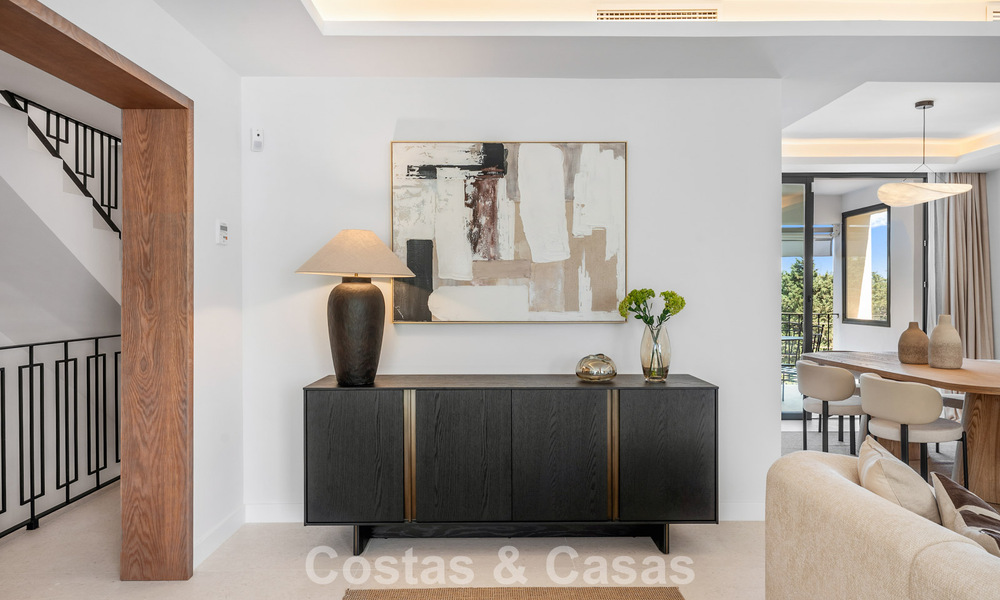 Prachtig gerenoveerd herenhuis te koop eerstelijns Aloha Golf in Nueva Andalucia, Marbella 781734