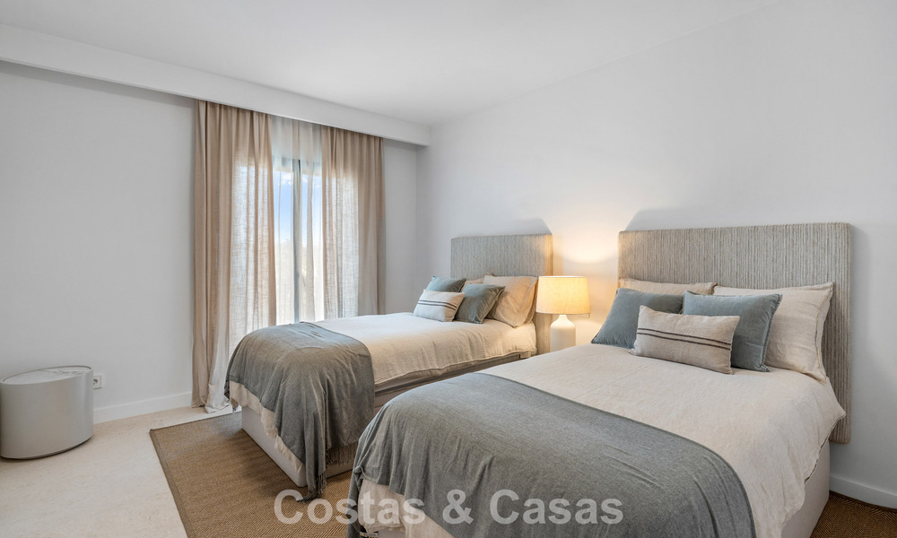 Prachtig gerenoveerd herenhuis te koop eerstelijns Aloha Golf in Nueva Andalucia, Marbella 781743