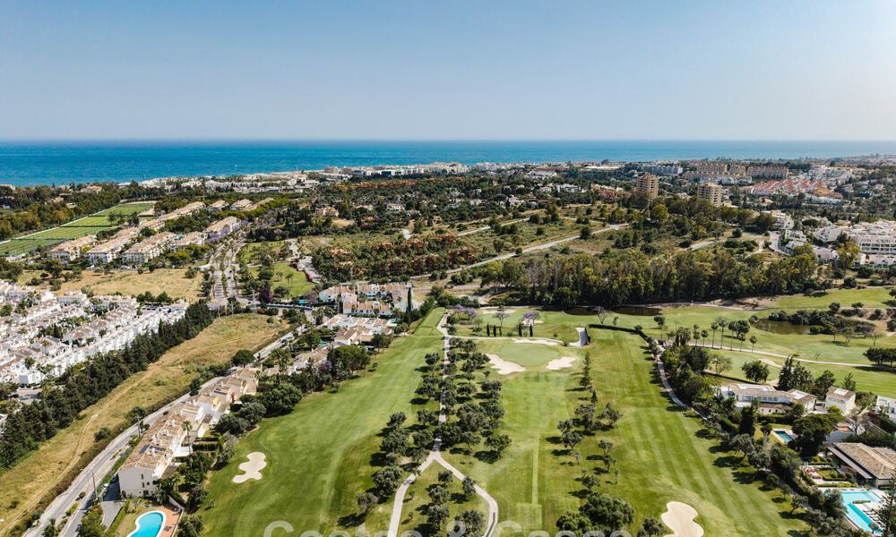 Prachtig gerenoveerd herenhuis te koop eerstelijns Aloha Golf in Nueva Andalucia, Marbella 781752