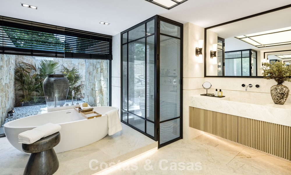 Meesterlijke eerstelijnsgolf villa te koop in het hart van Nueva Andalucia, Marbella 781789
