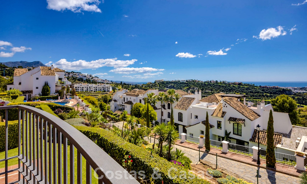 Instapklaar, ruim 3-slaapkamer appartement te koop met golf- en zeezicht in Benahavis - Marbella 781891