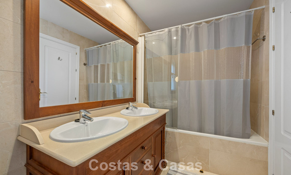 Instapklaar, ruim 3-slaapkamer appartement te koop met golf- en zeezicht in Benahavis - Marbella 781903