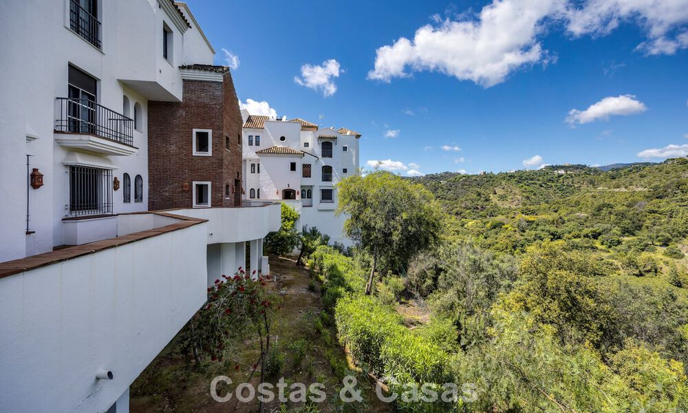 Instapklaar, ruim 3-slaapkamer appartement te koop met golf- en zeezicht in Benahavis - Marbella 781906