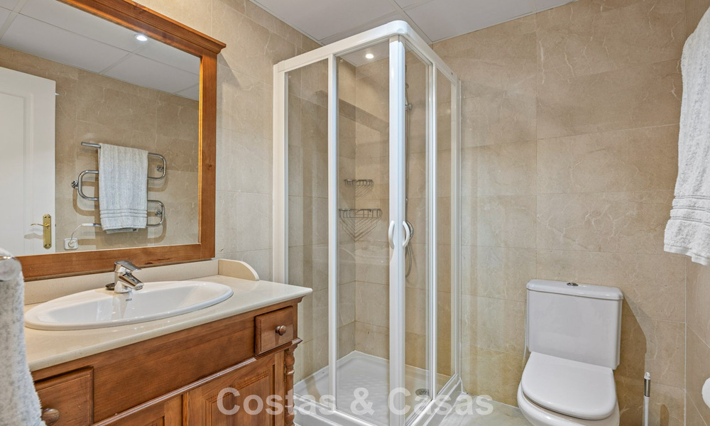 Instapklaar, ruim 3-slaapkamer appartement te koop met golf- en zeezicht in Benahavis - Marbella 781907