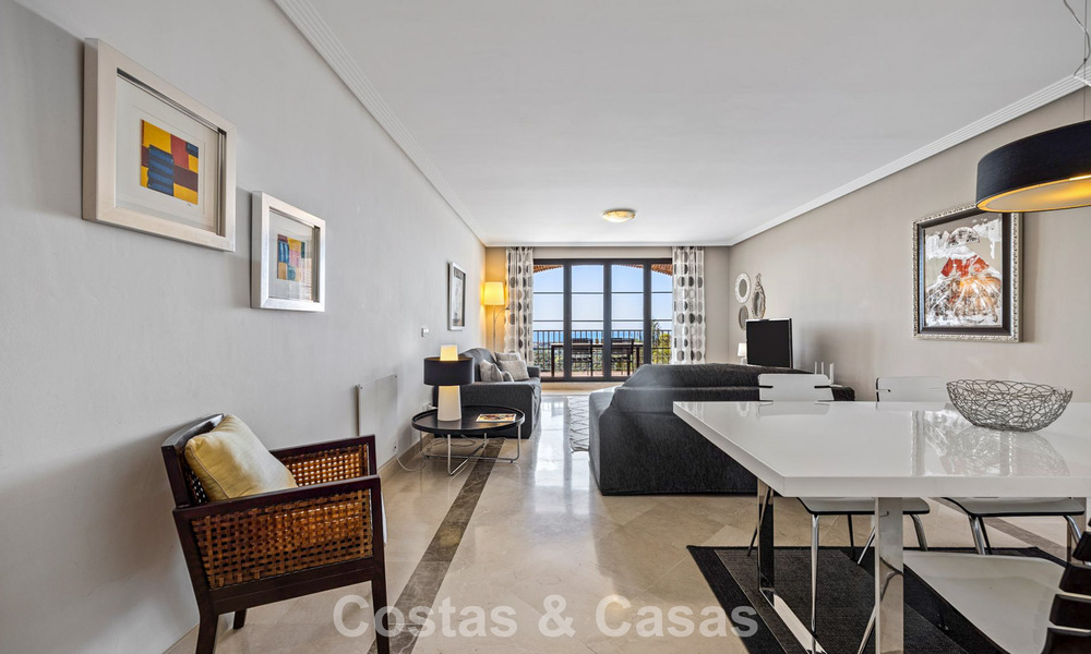 Instapklaar, ruim 3-slaapkamer appartement te koop met golf- en zeezicht in Benahavis - Marbella 781909