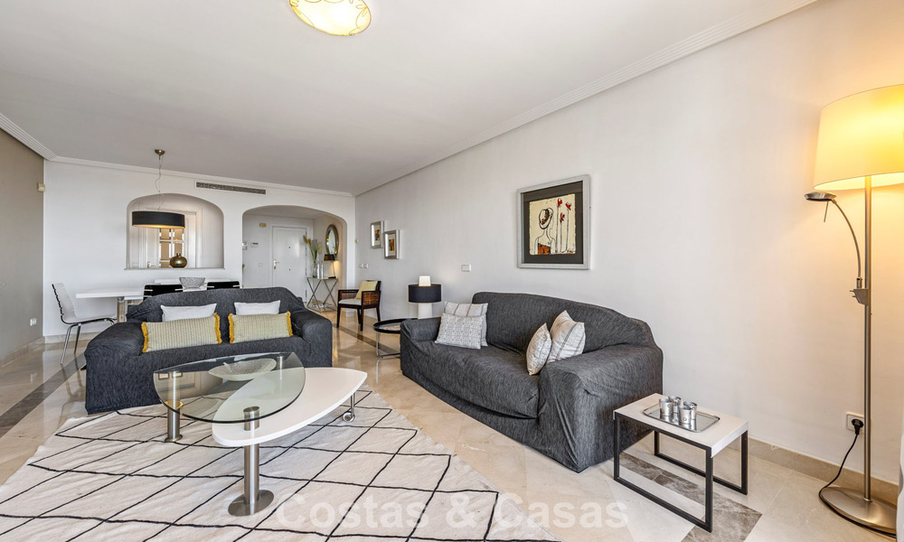 Instapklaar, ruim 3-slaapkamer appartement te koop met golf- en zeezicht in Benahavis - Marbella 781914