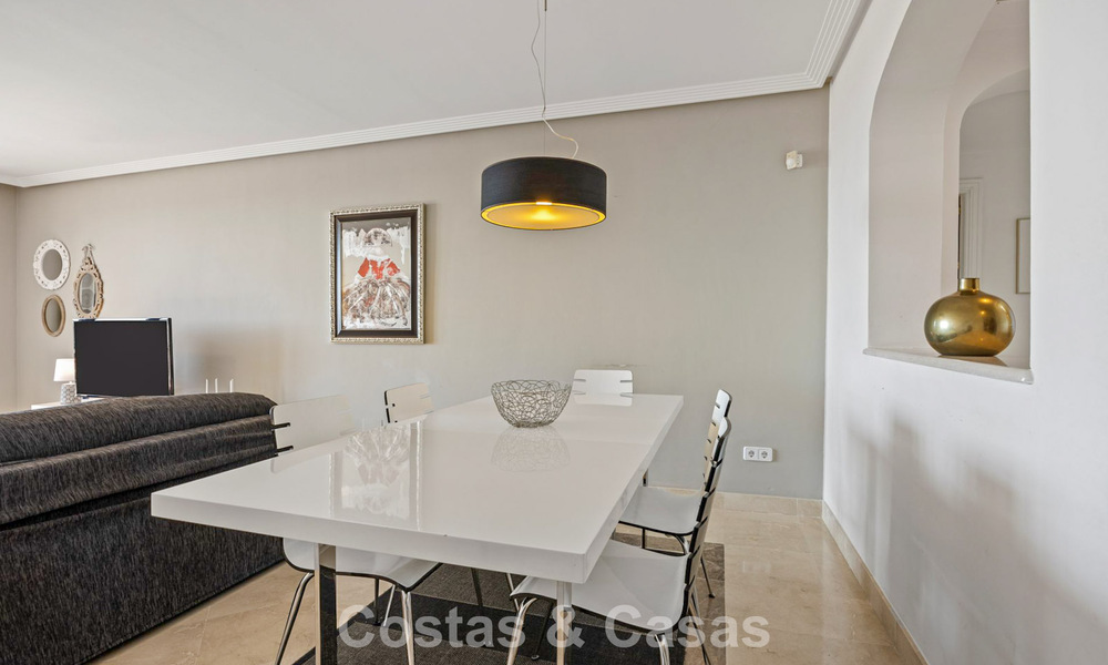 Instapklaar, ruim 3-slaapkamer appartement te koop met golf- en zeezicht in Benahavis - Marbella 781915