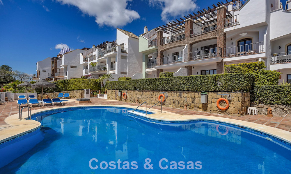 Instapklaar, ruim 3-slaapkamer appartement te koop met golf- en zeezicht in Benahavis - Marbella 781918