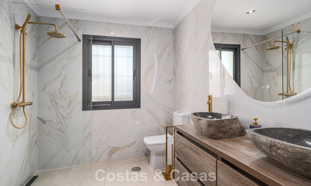 Stijlvolle zuiderse familiewoning te koop in Nueva Andalucia’s golfvallei, Marbella 781871