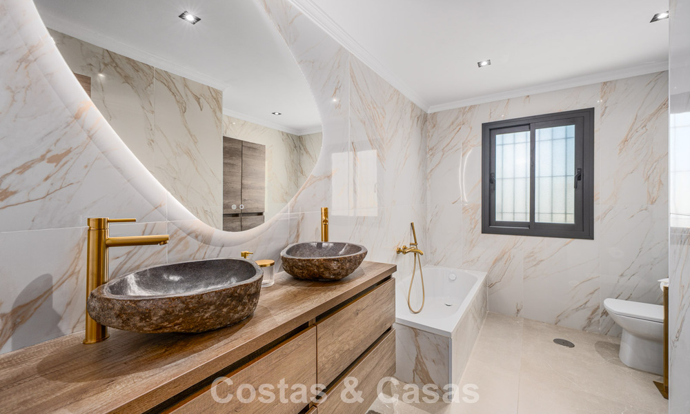 Stijlvolle zuiderse familiewoning te koop in Nueva Andalucia’s golfvallei, Marbella 781879