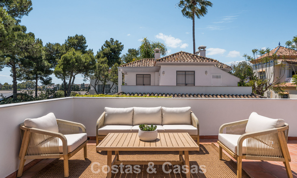 Stijlvolle zuiderse familiewoning te koop in Nueva Andalucia’s golfvallei, Marbella 781885