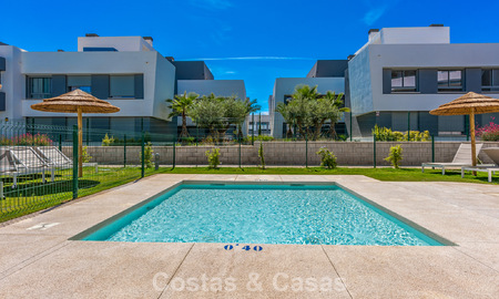 Instapklaar, contemporain appartement te koop op de New Golden Mile tussen Marbella en Estepona 781953