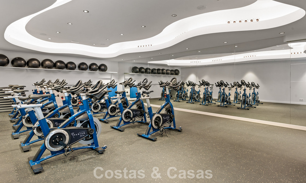 Instapklaar, contemporain appartement te koop op de New Golden Mile tussen Marbella en Estepona 781954