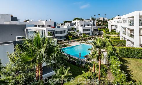 Instapklaar, contemporain appartement te koop op de New Golden Mile tussen Marbella en Estepona 781958