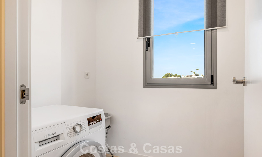 Instapklaar, contemporain appartement te koop op de New Golden Mile tussen Marbella en Estepona 781961