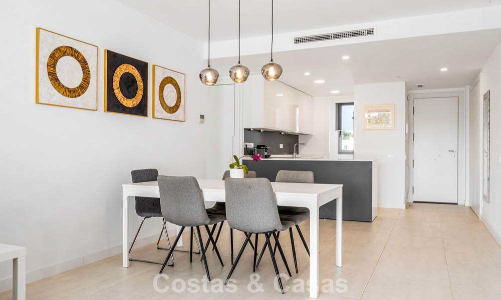 Instapklaar, contemporain appartement te koop op de New Golden Mile tussen Marbella en Estepona 781963