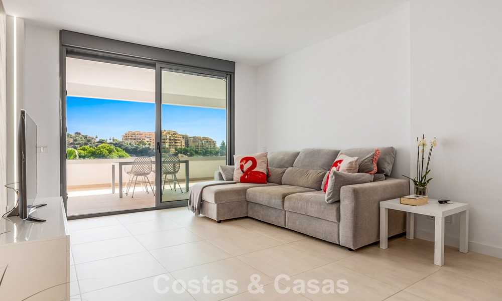 Instapklaar, contemporain appartement te koop op de New Golden Mile tussen Marbella en Estepona 781964