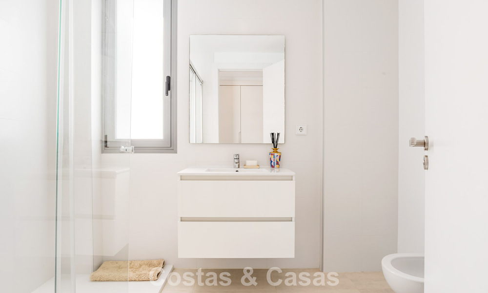 Instapklaar, contemporain appartement te koop op de New Golden Mile tussen Marbella en Estepona 781976