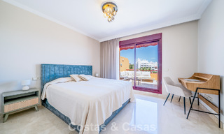 Instapklaar appartement met zeezicht te koop in een eerstelijns strandcomplex op loopafstand van Estepona centrum 782366 
