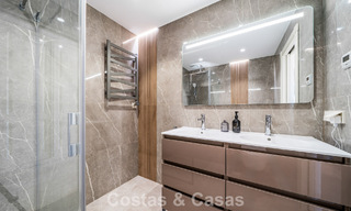 Instapklaar appartement met zeezicht te koop in een eerstelijns strandcomplex op loopafstand van Estepona centrum 782367 