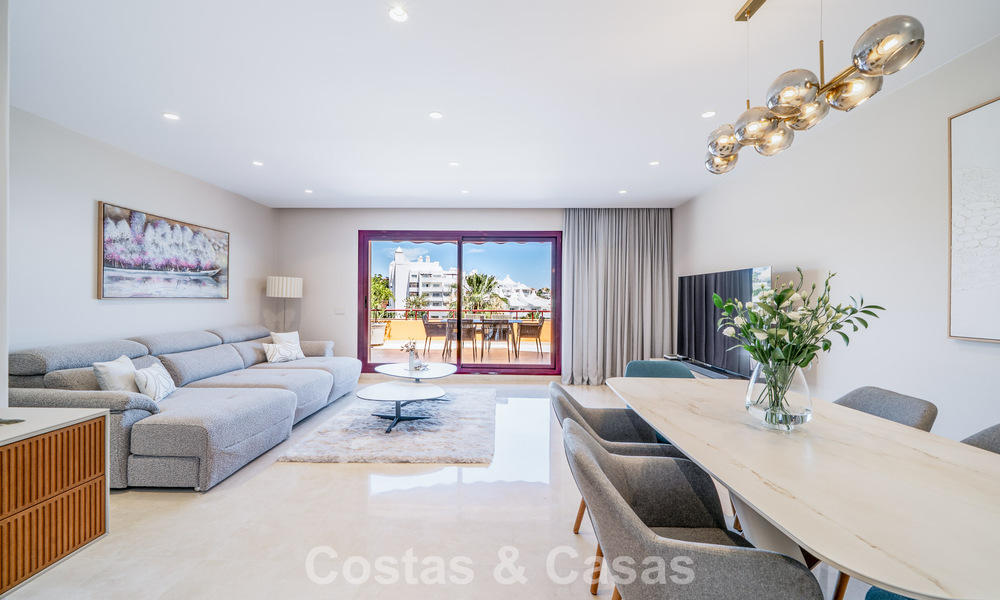 Instapklaar appartement met zeezicht te koop in een eerstelijns strandcomplex op loopafstand van Estepona centrum 782369