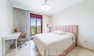 Instapklaar appartement met zeezicht te koop in een eerstelijns strandcomplex op loopafstand van Estepona centrum 782372 