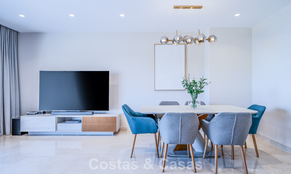 Instapklaar appartement met zeezicht te koop in een eerstelijns strandcomplex op loopafstand van Estepona centrum 782377