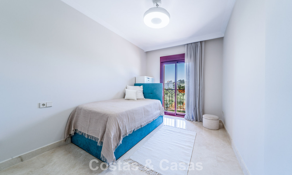 Instapklaar appartement met zeezicht te koop in een eerstelijns strandcomplex op loopafstand van Estepona centrum 782378