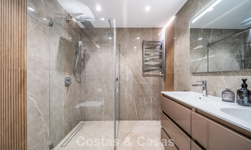 Instapklaar appartement met zeezicht te koop in een eerstelijns strandcomplex op loopafstand van Estepona centrum 782381