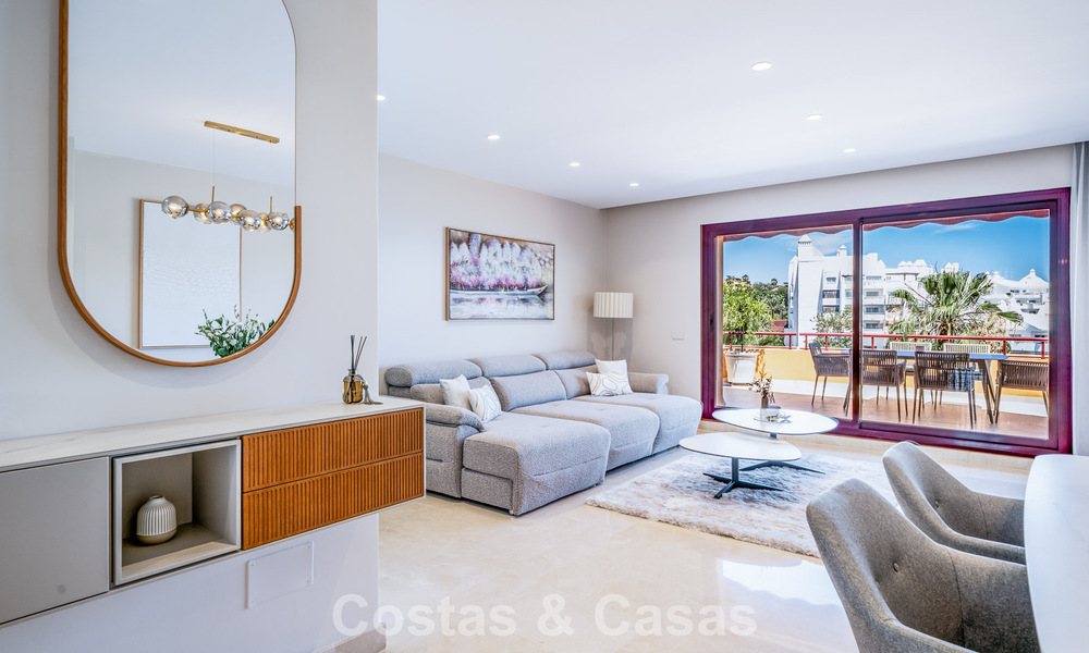 Instapklaar appartement met zeezicht te koop in een eerstelijns strandcomplex op loopafstand van Estepona centrum 782382