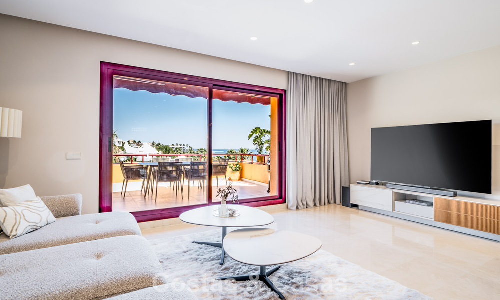 Instapklaar appartement met zeezicht te koop in een eerstelijns strandcomplex op loopafstand van Estepona centrum 782383